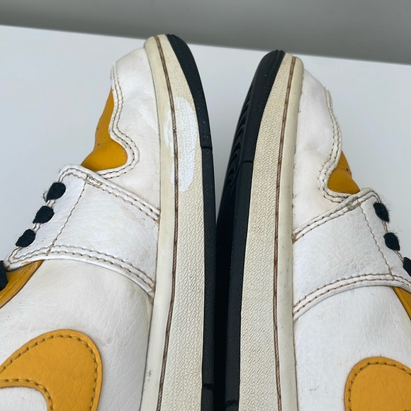 Air Jordan 1 Mid University Gold White Black Yellow 554724-170 size 8 - Picture 6 of 8